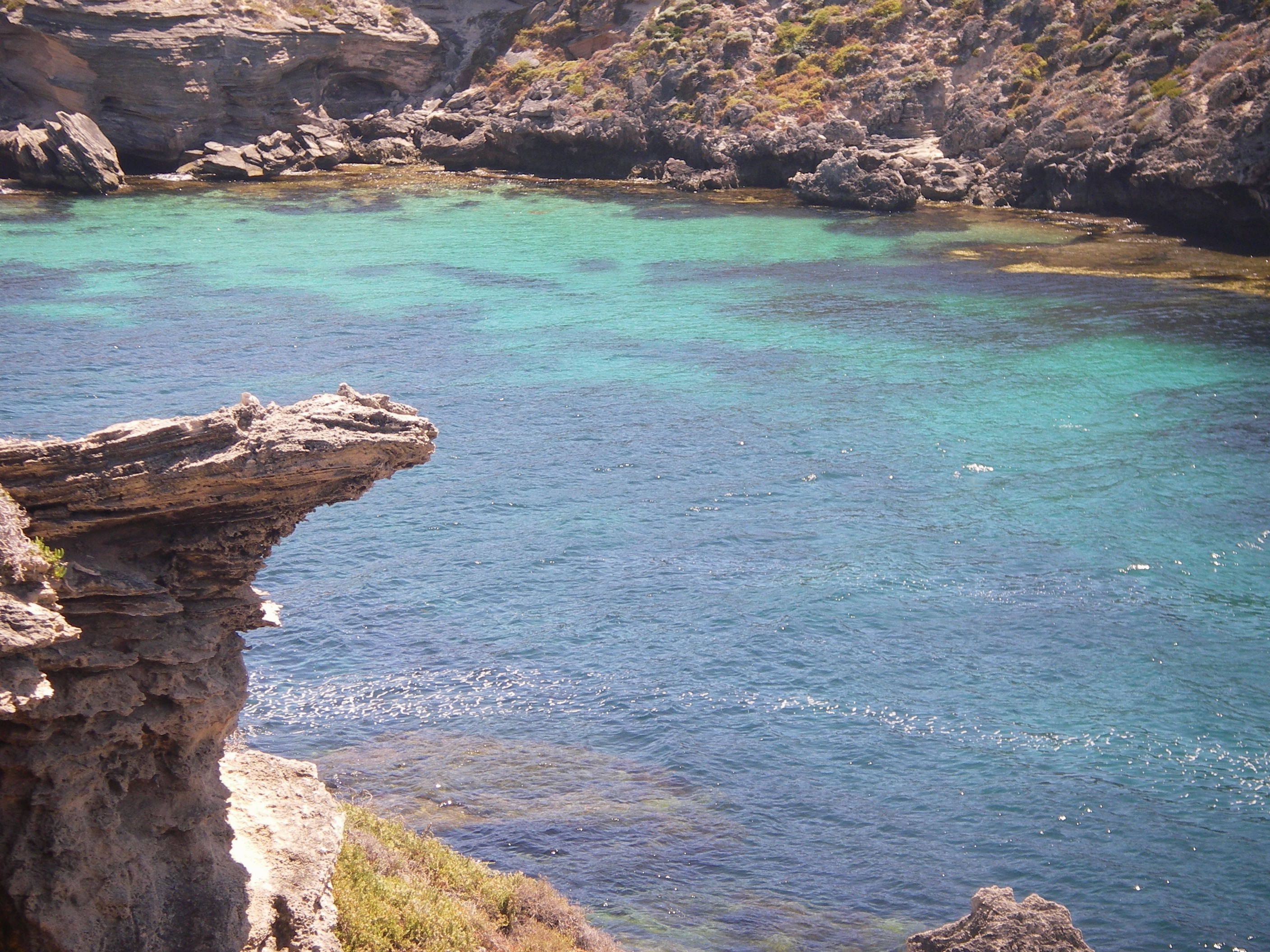 a small cliff over the ocean